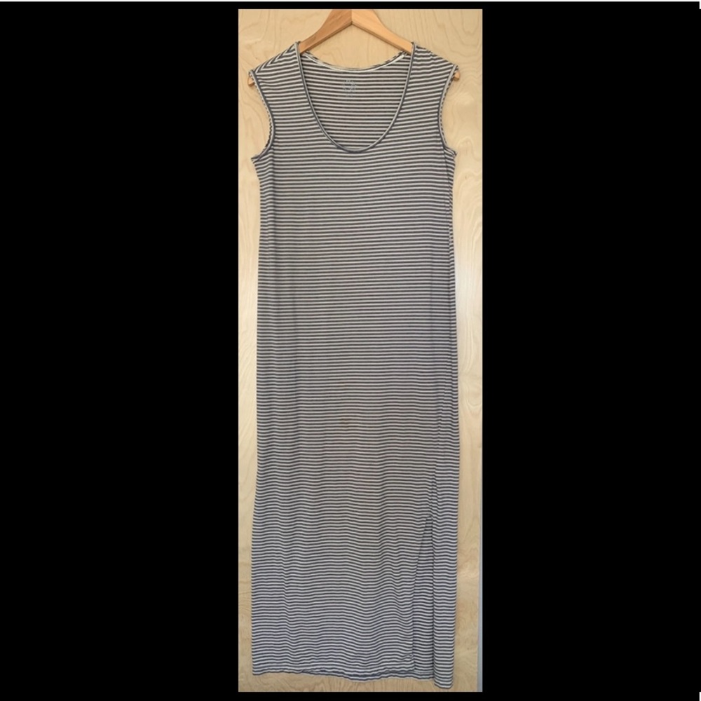 3/$15 Striped maxi dress sz S/M